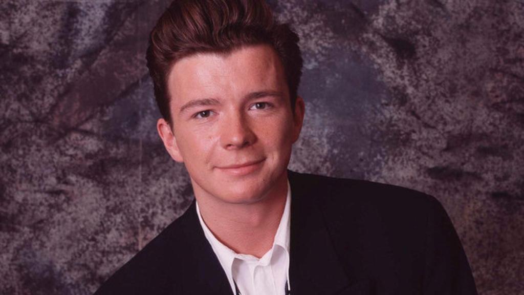 Rick Astley, de éxito del pop a trolleada encarnada