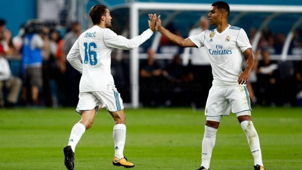 Kovacic y Casemiro durante El Clásico de pretemporada