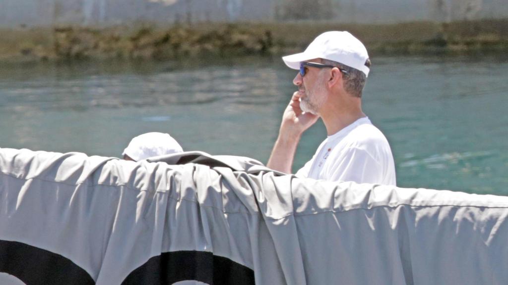 El rey Felipe VI navegando en el Aifos