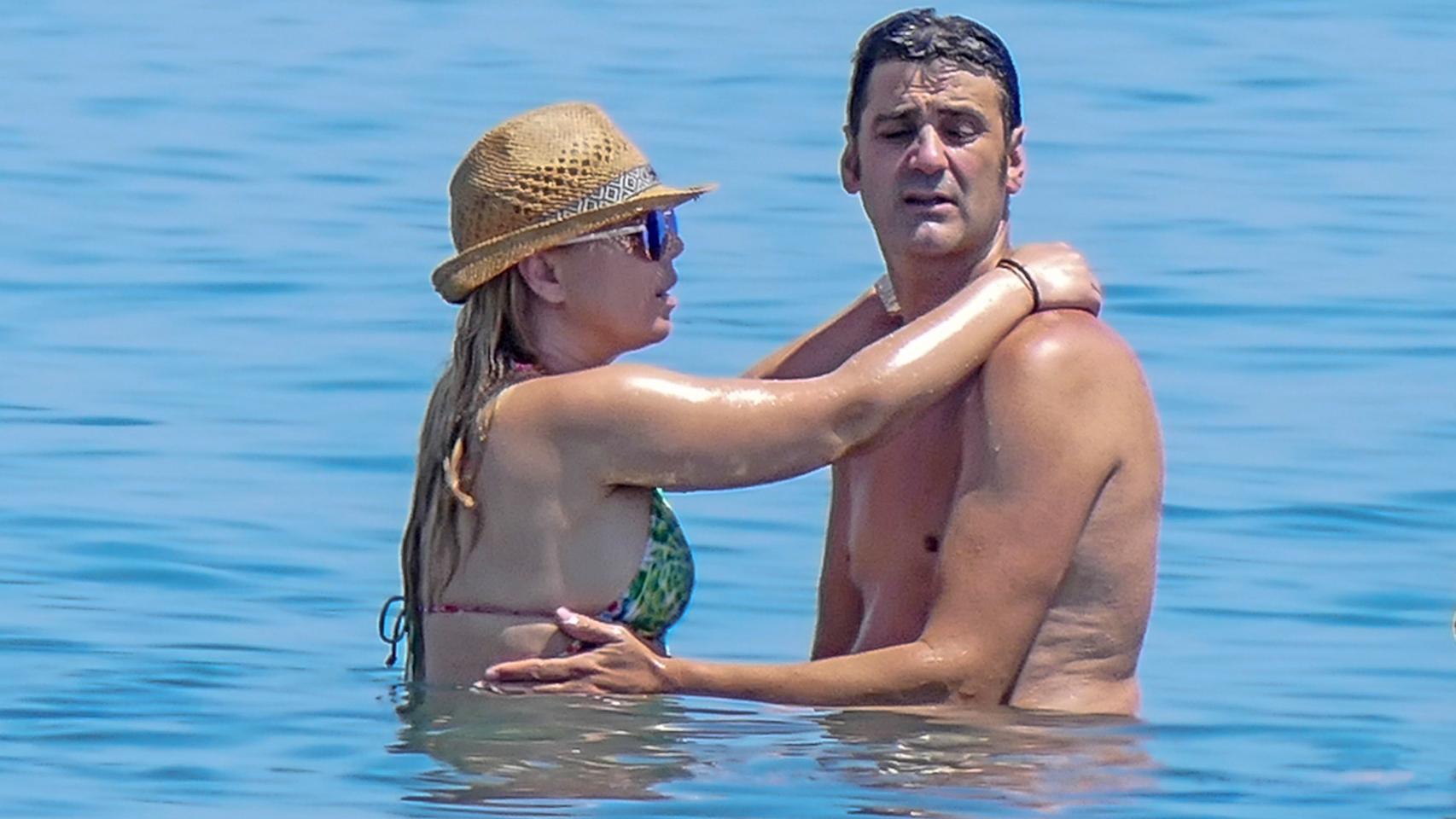 Jesulín y Campanario, amor en la playa