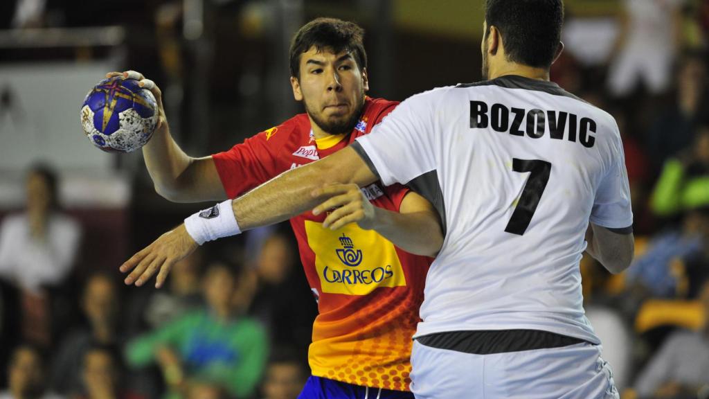 Dani Dujshebaev, en pleno partido con la absoluta.