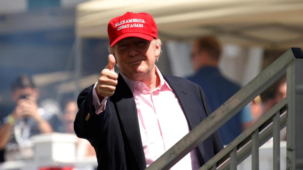 Donald Trump durante un evento deportivo en el campo de golf de Bedminster, en donde pasará las vacaciones.