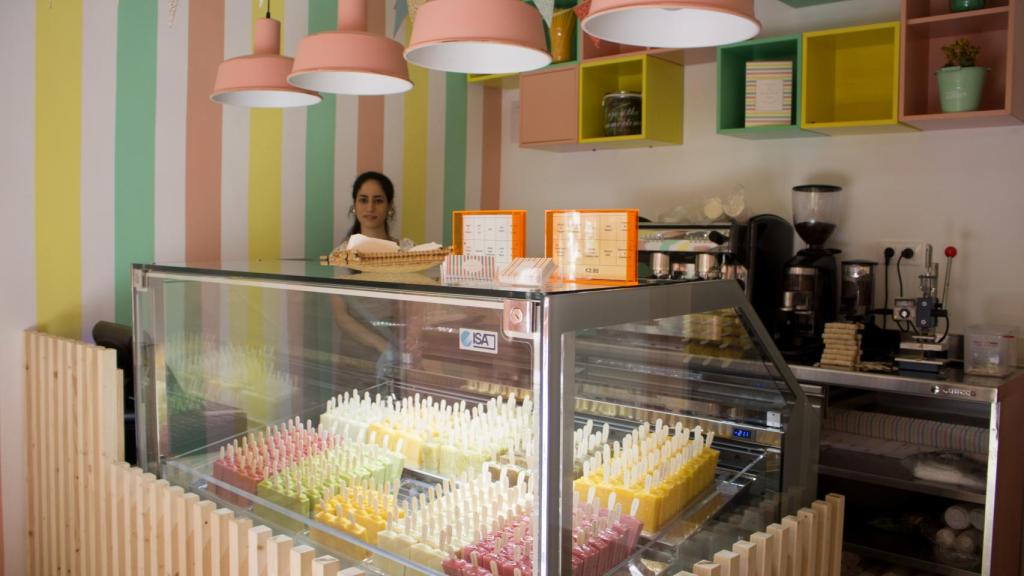 Azmina en el local de Espíritu Santo (Malasaña). | Foto cortesía de Lolo Polos Artesanos.