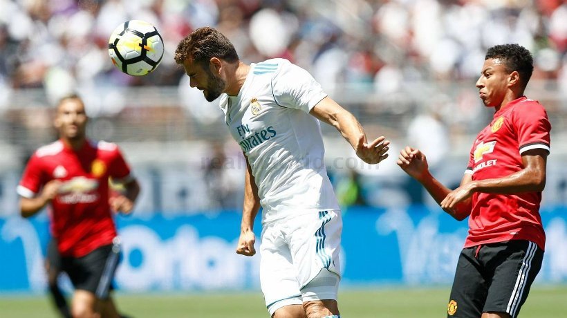 Nacho despeja un balón