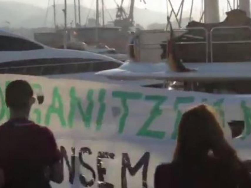 Una de las pancartas desplegadas por la organización.