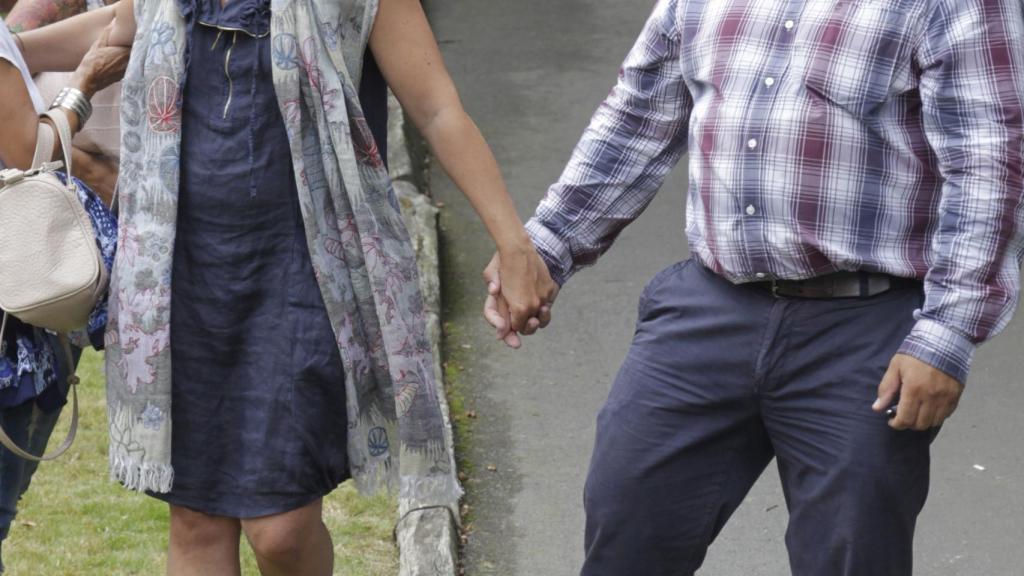 Sandra Ortega Mera junto a su marido Pablo Gómez, en el entierro de Rosalia, en 2013