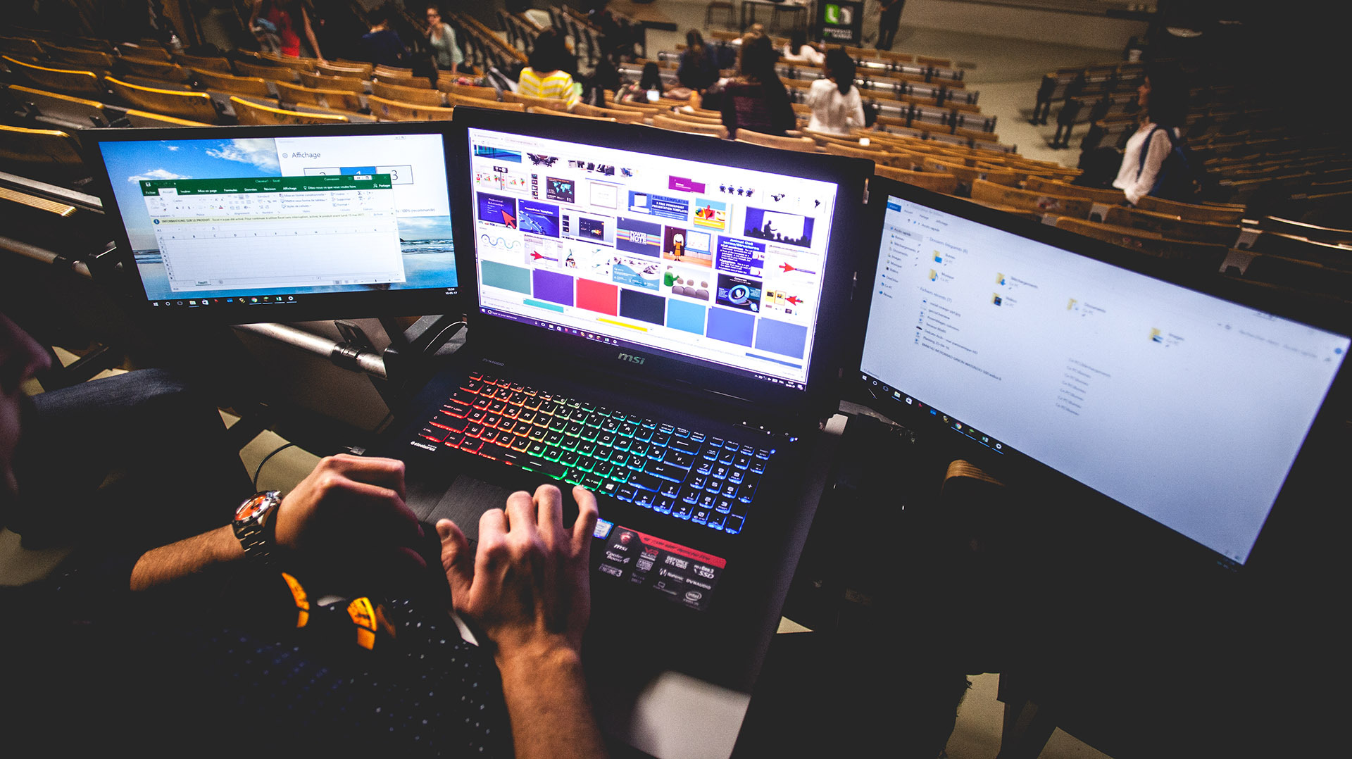 le slide tres pantallas portatil