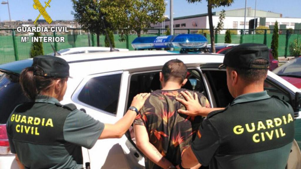 detenido-punta-pistola-carracedelo