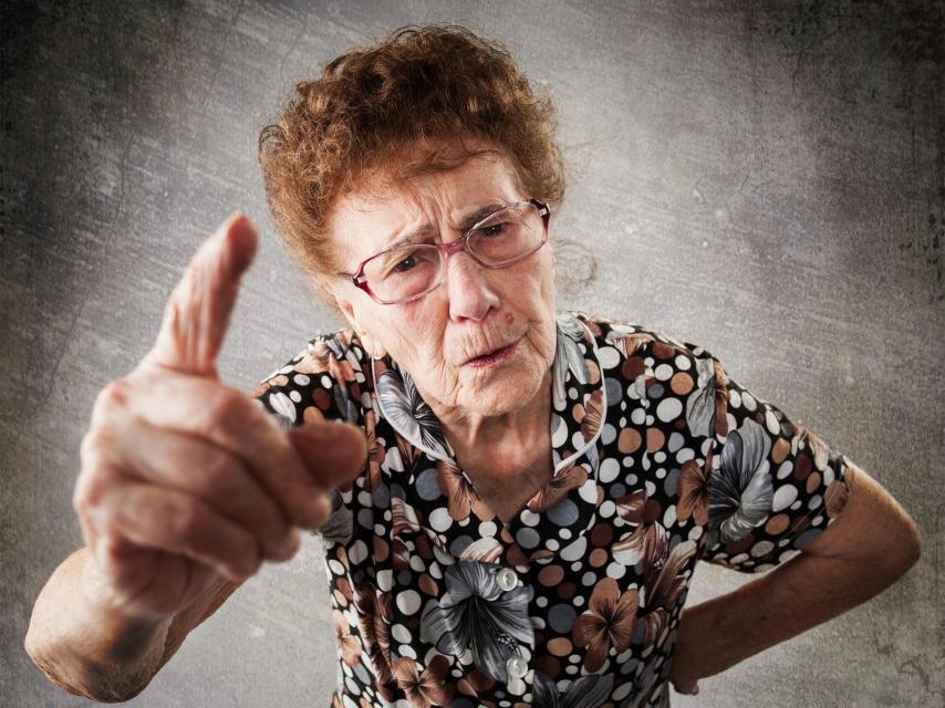 Una abuela marchosa. Foto de archivo. Istock.