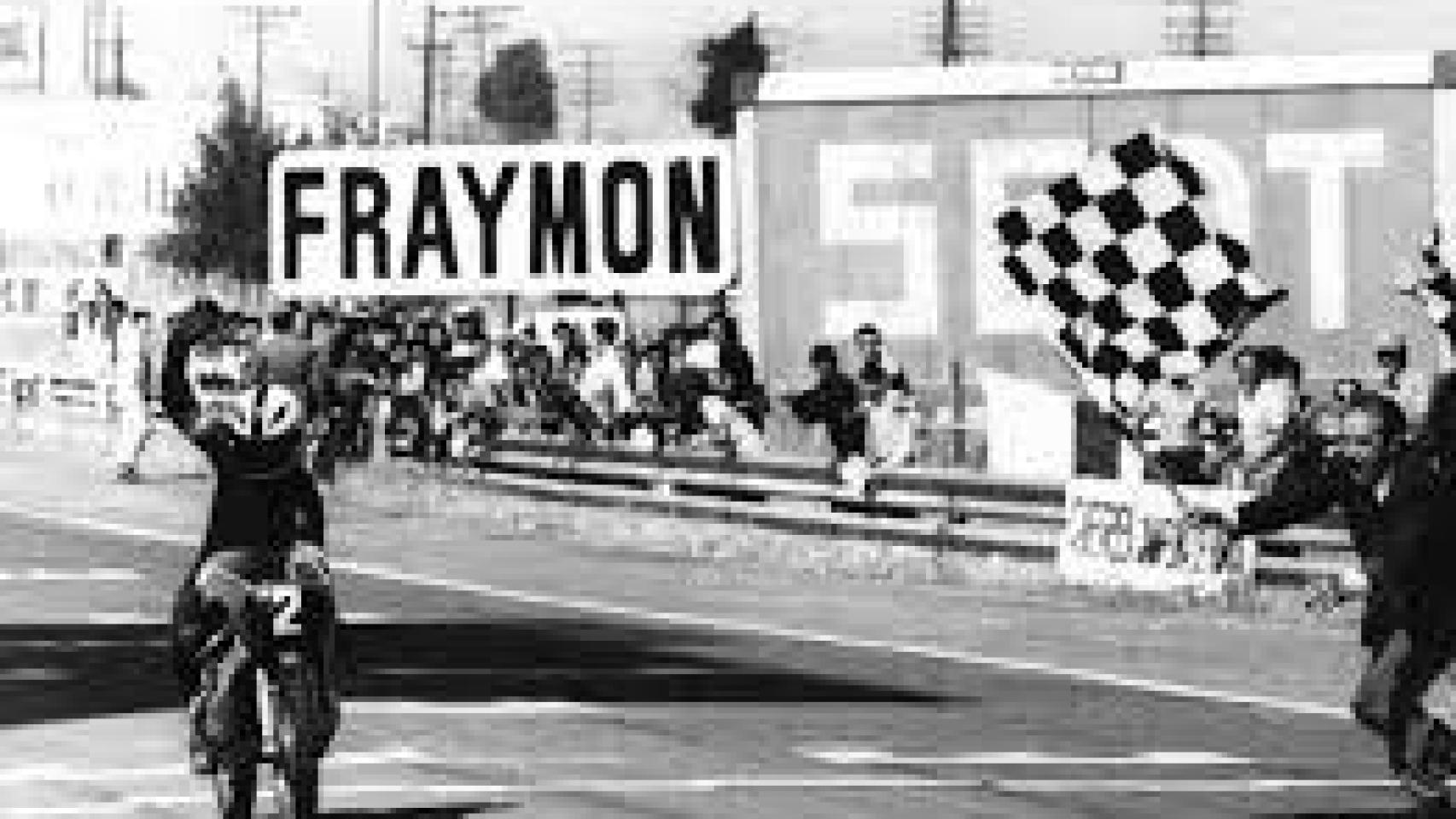 Ángel Nieto, celebrando su victoria mundial en 1971.