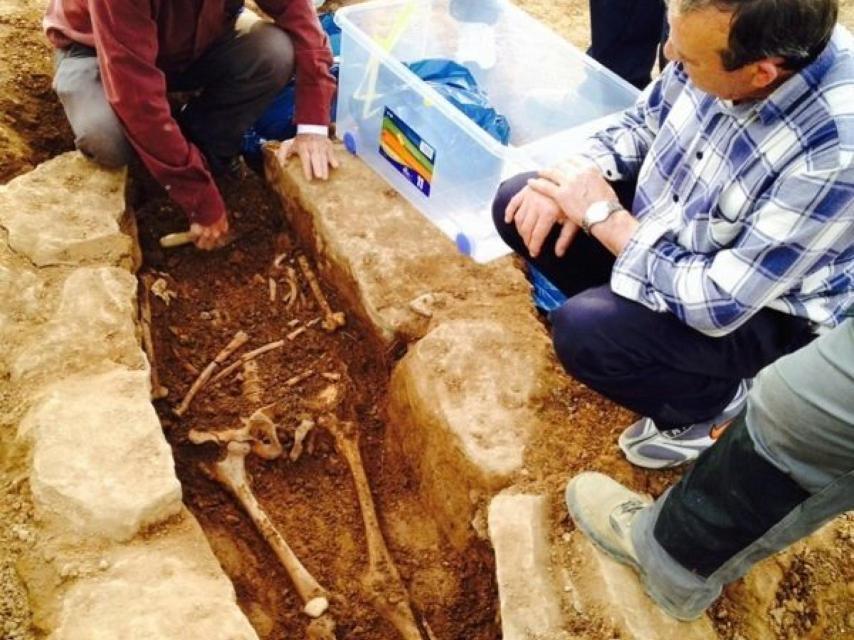 Arqueólogos en las labores de investigación.