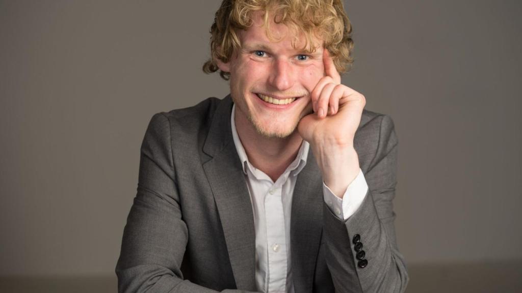 Horst Wenzel lleva desde 2012 'educando' en amor a los demandantes de asilo