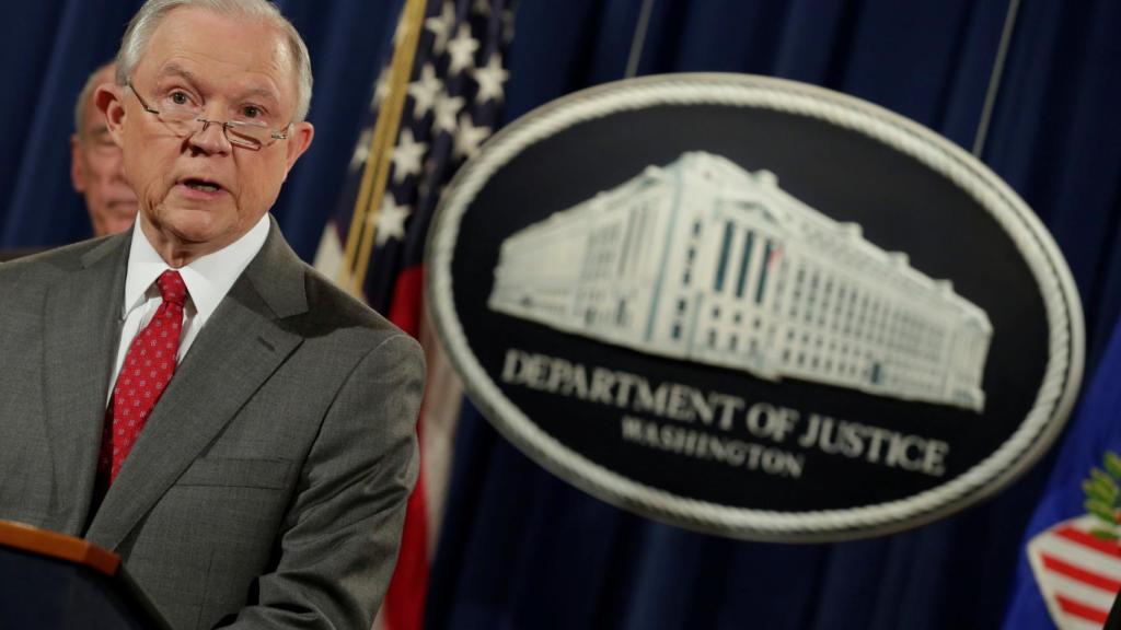 Sessions durante la rueda de prensa en el Departamento de Justicia