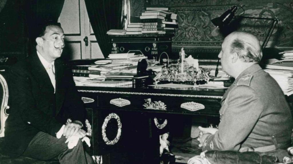 Salvador Dalí y Franco. Getty.