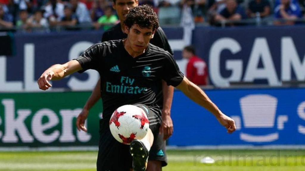 Vallejo controla el esférico