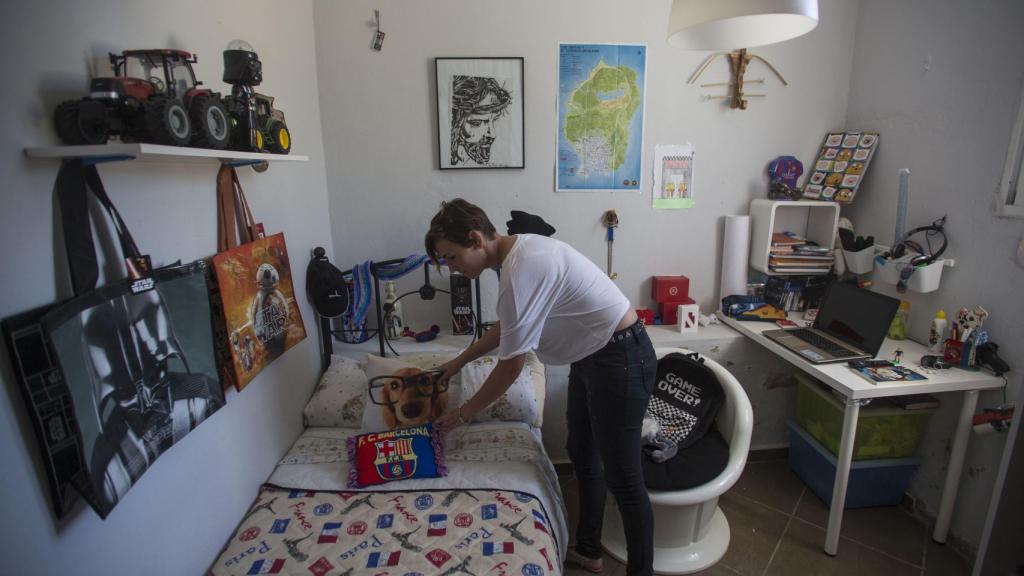 Samantha Gallardo en la habitación de su hijo de once años de edad.