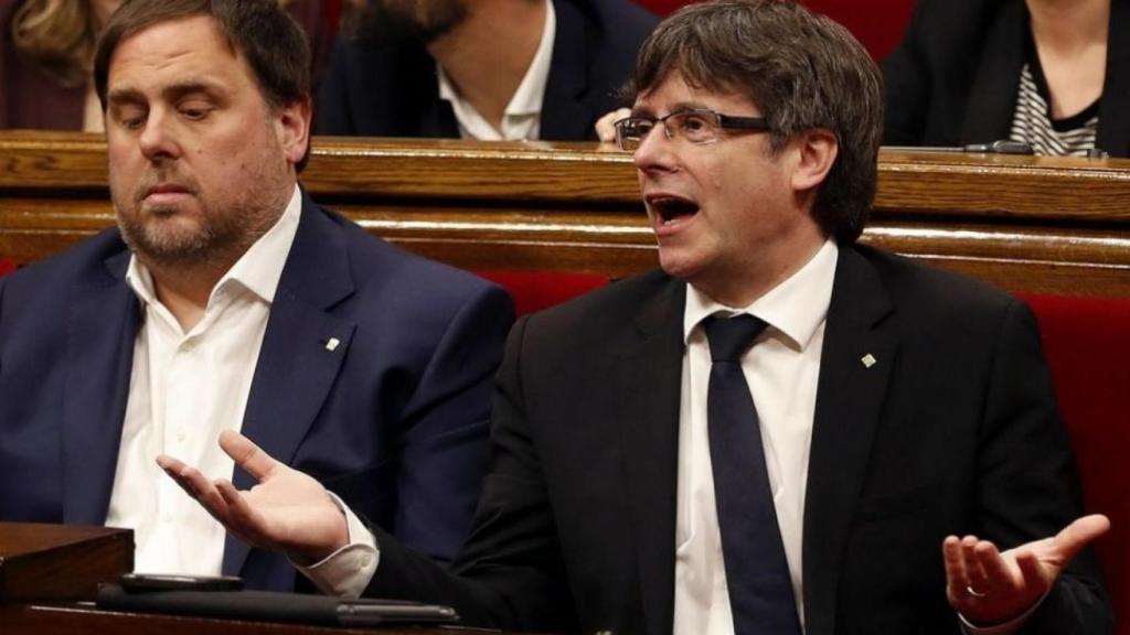 El presidente del Parlament, Carles Puigdemont, y su 'número dos', Oriol Junqueras.