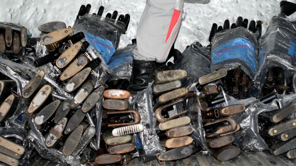 Armas y munición aprehendidas por la ONU a las FARC en Colombia