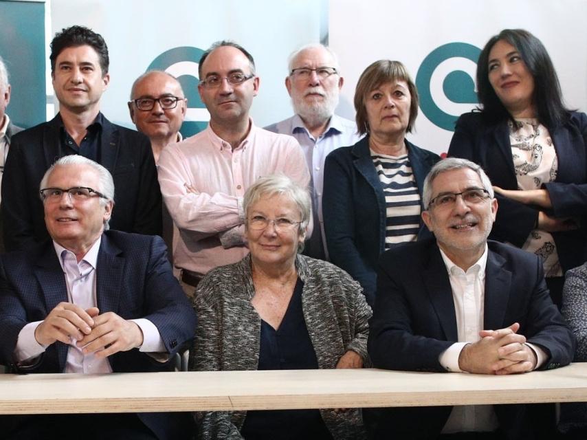 El juez Baltasar Garzón (izq) junto con el portavoz de IU, Gaspar Llamazares (der) en un acto de Actúa