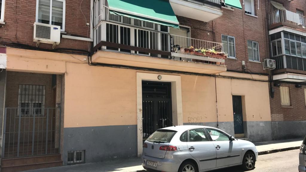 Juan vivía con su madre en la calle del Lago Leman