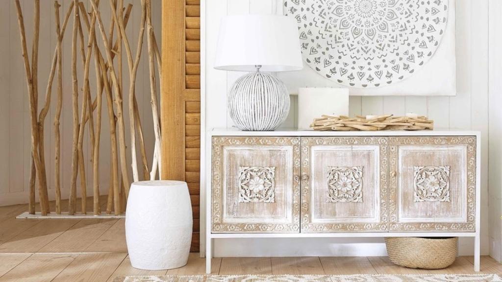 La propuesta de Maisons du Monde es darlo todo al blanco y combinarlo con elementos naturales, como la madera. | Foto: Maisons du Monde