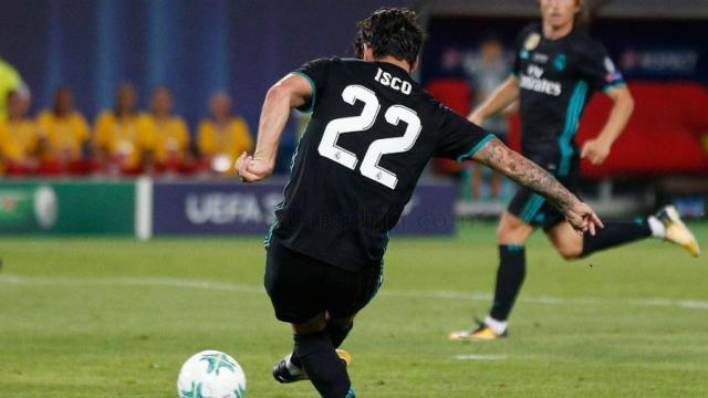 Isco, con el esférico.