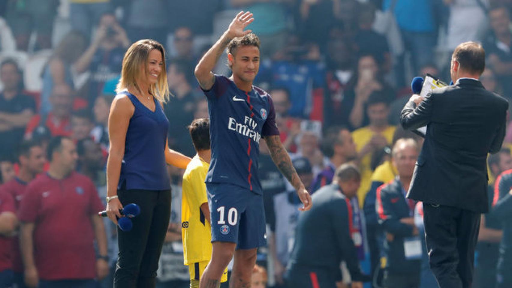 Neymar, el día de su presentación con el PSG. REUTERS