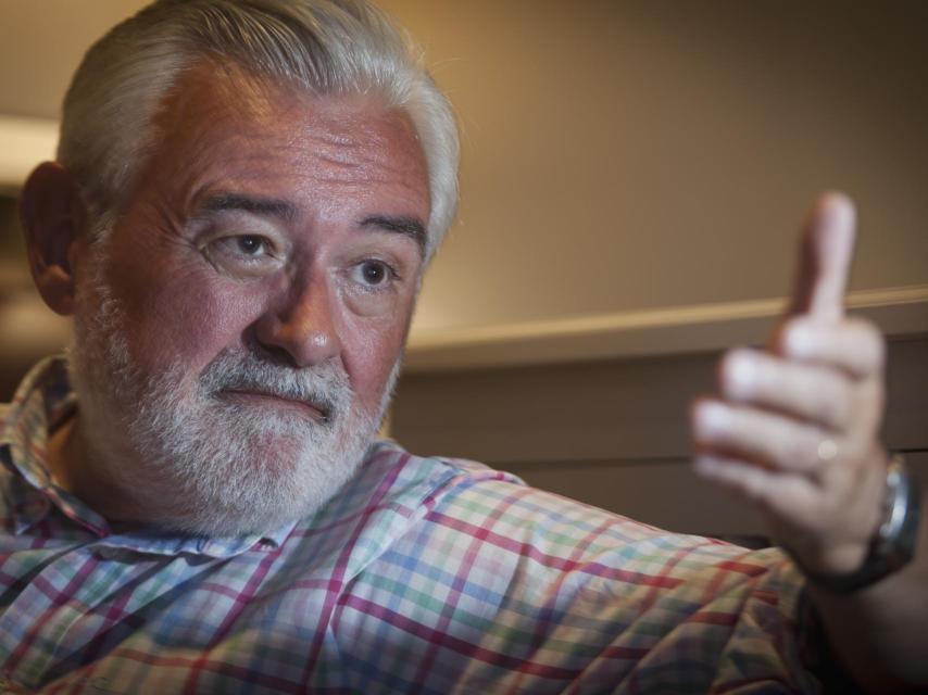 Villanueva nació en Galicia en 1950.