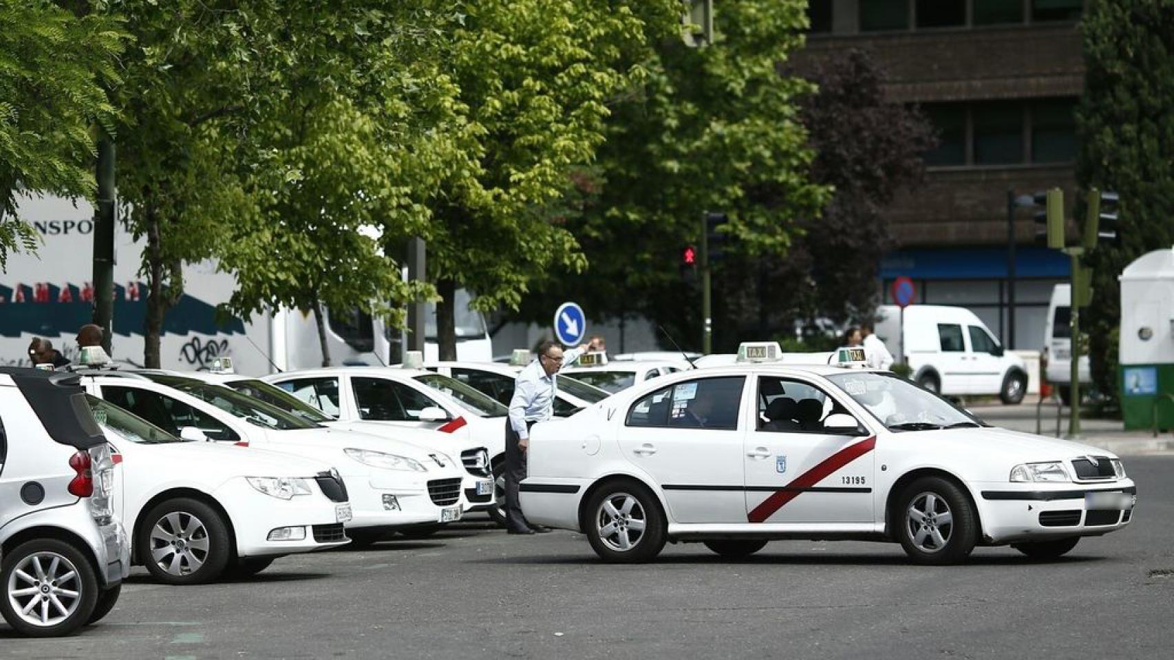 Una parada de taxis en Madrid.