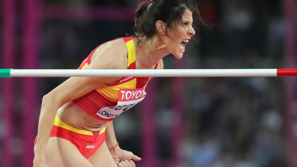 Beitia grita después de saltar el 1.92m.