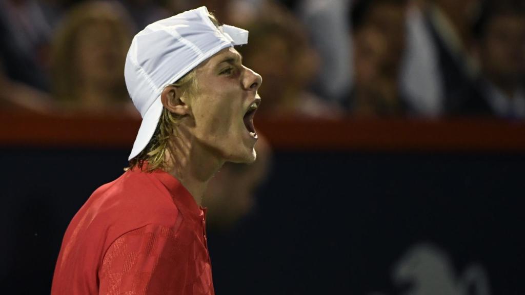 Shapovalov, celebrando un punto ante Nadal.