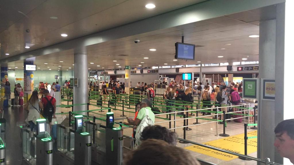El aspecto de la T2 del aeropuerto de Barcelona este viernes por la tarde. Tampoco registró colas ni incidentes