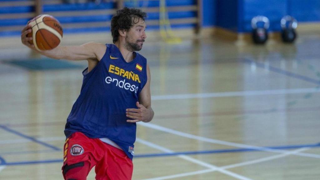 Llull entrena con la selección. Foto- Twitter (@baloncestofeb)