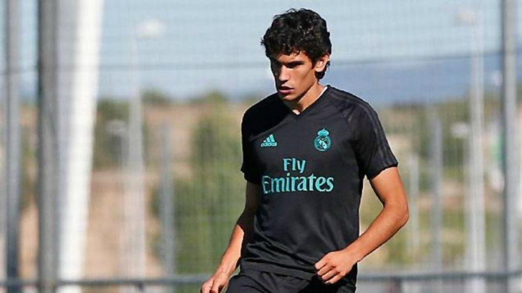 Vallejo, entrena al margen del equipo.