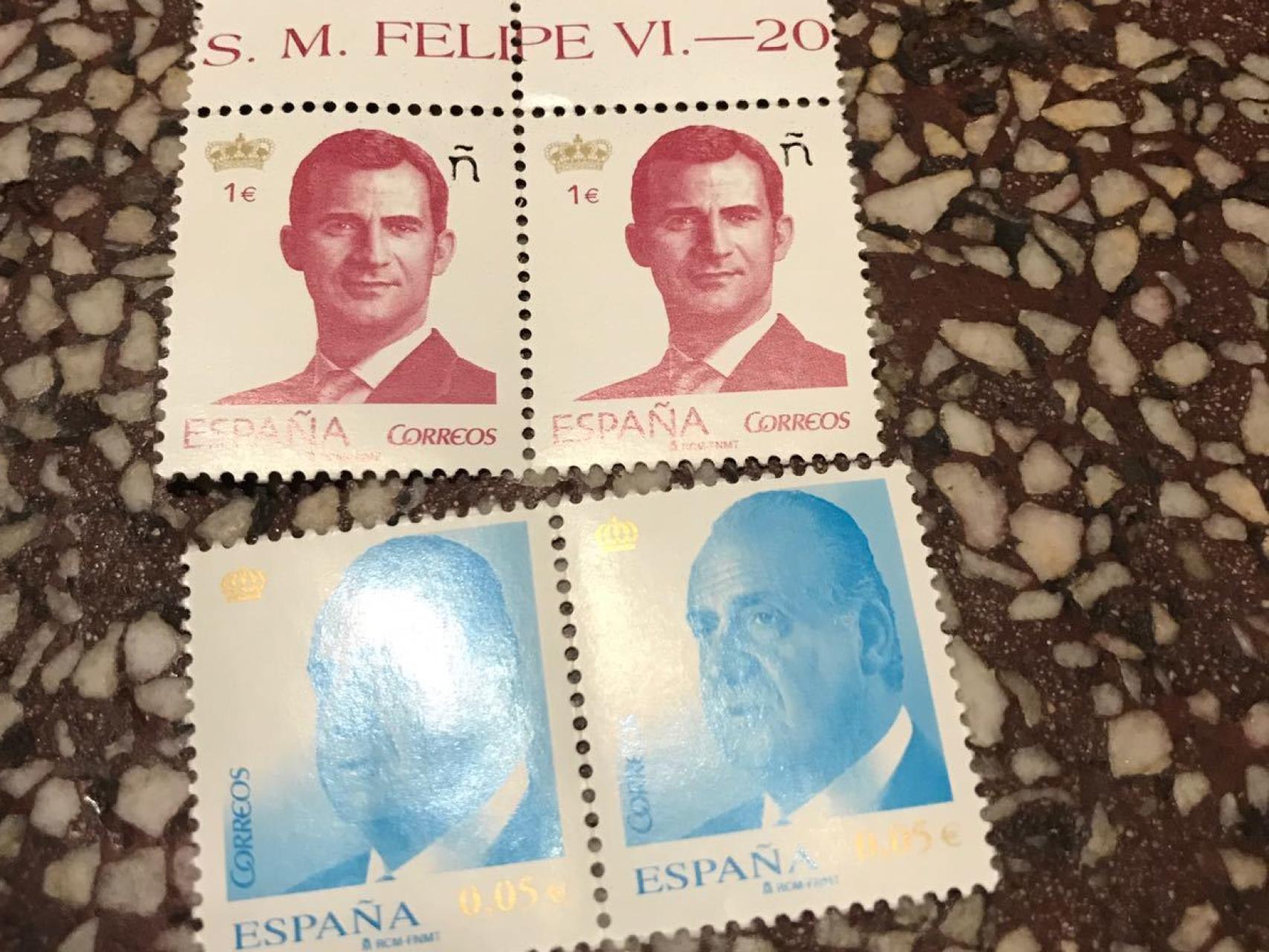 Sellos de Felipe VI y Juan Carlos I.