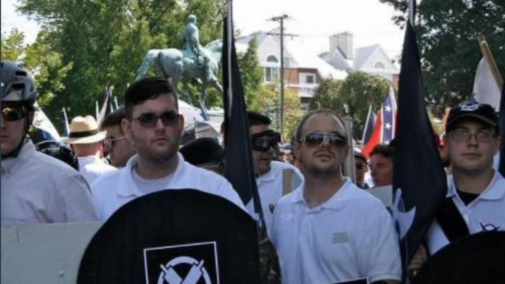 james Fields, segundo a la izquierda, en una manifestación supremacista este sábado.