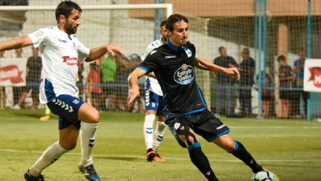 Mosquera ante el Tenerife. Foto: rcdeportivo.es