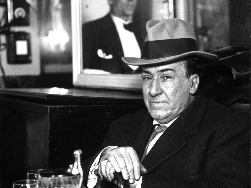 Antonio Machado en el café de las Salesas