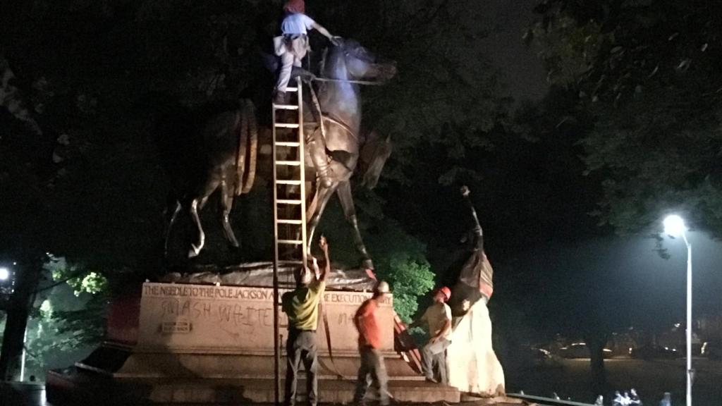 La retirada de las estatuas se produjo sin previo aviso.