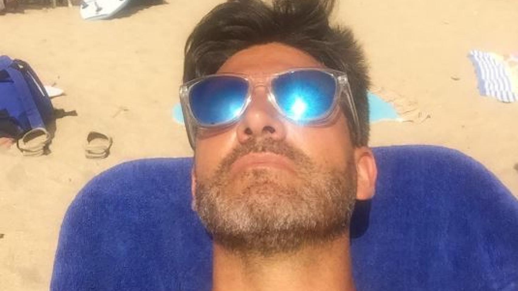 El representante, disfrutando del sol de Zahara.