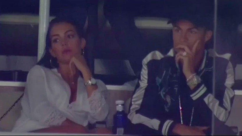 Cristiano Ronaldo acompañado de Georgina en el palco