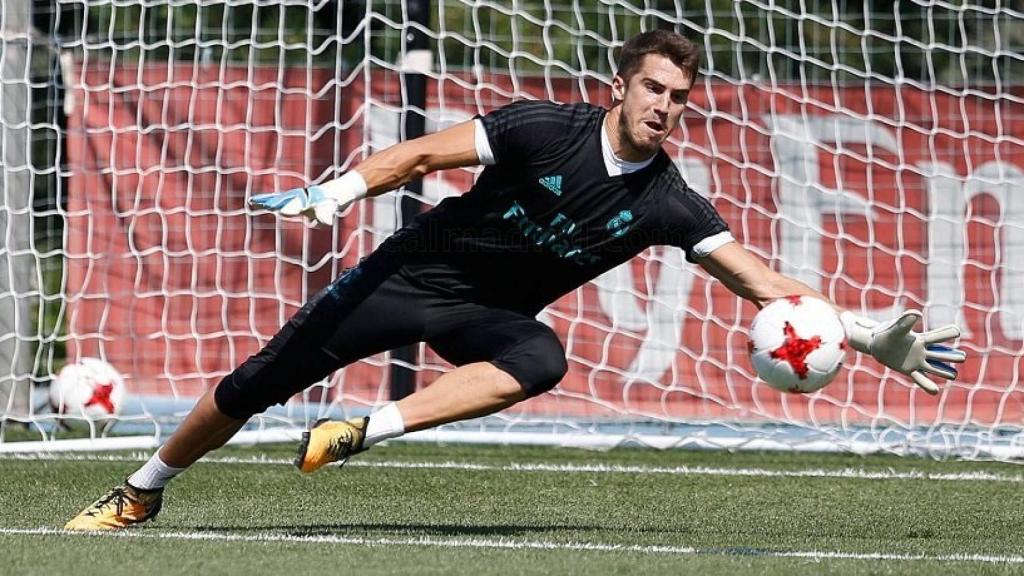 Yáñez deteniendo el balón