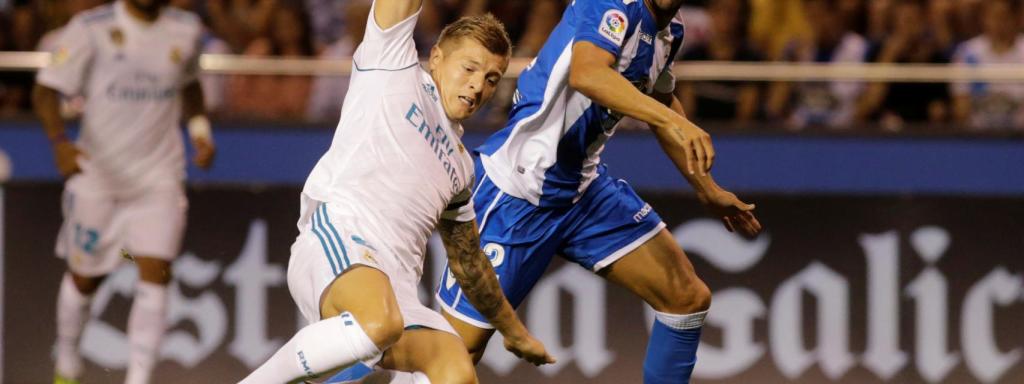 Kroos y Juanfran durante el Deportivo - Real Madrid.