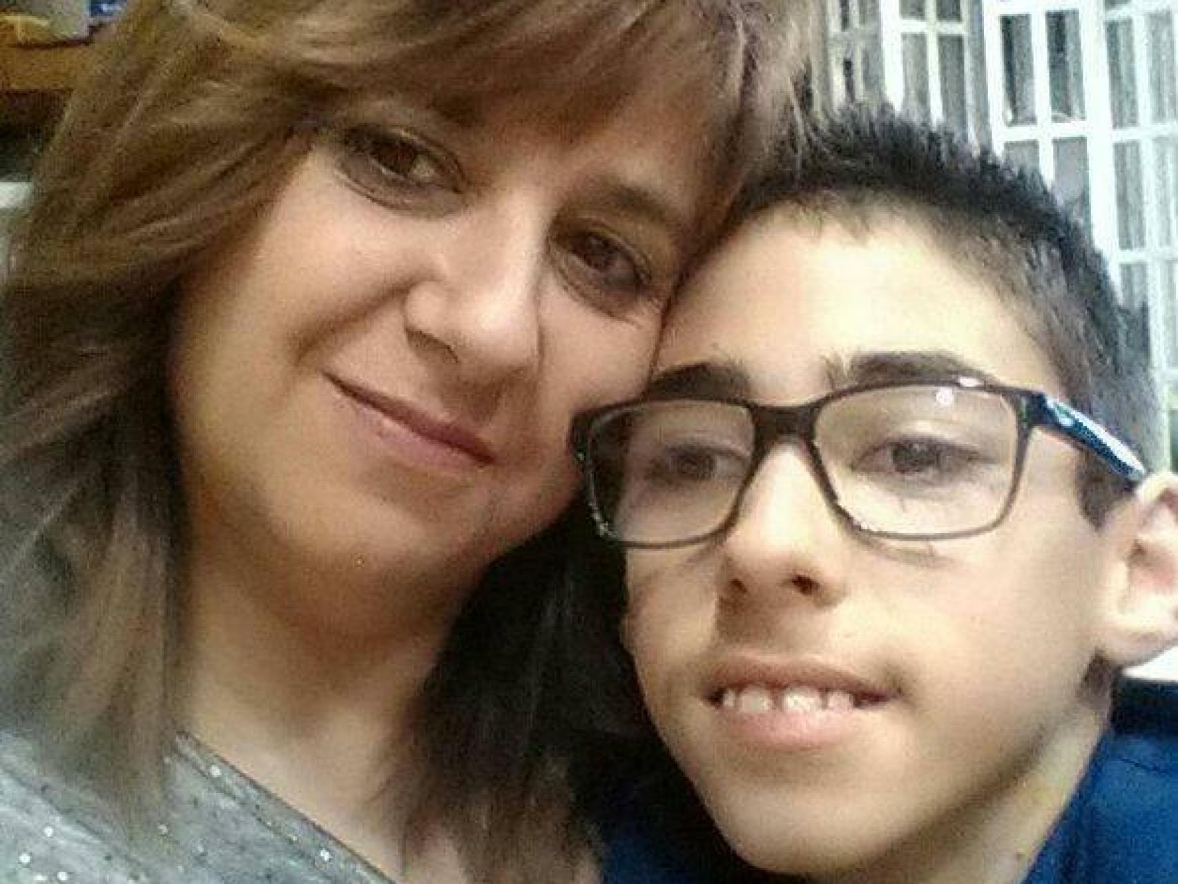 Trini Cañete y su hijo Cristian, de 13 años.