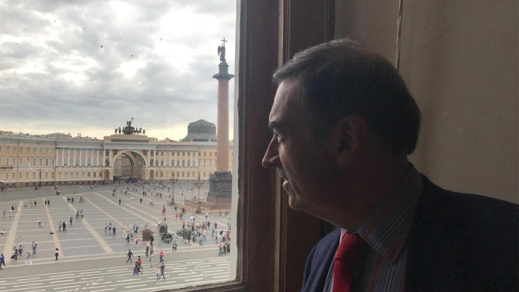 Vista desde una ventana del Palacio de Invierno del Arco del Triunfo por el que penetraron en masa sus asaltantes.