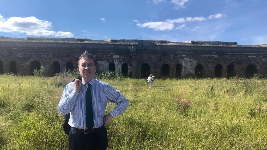 En uno de los bastiones en los que los últimos marinos de Kronstadt resistieron el ataque del Ejército Rojo.