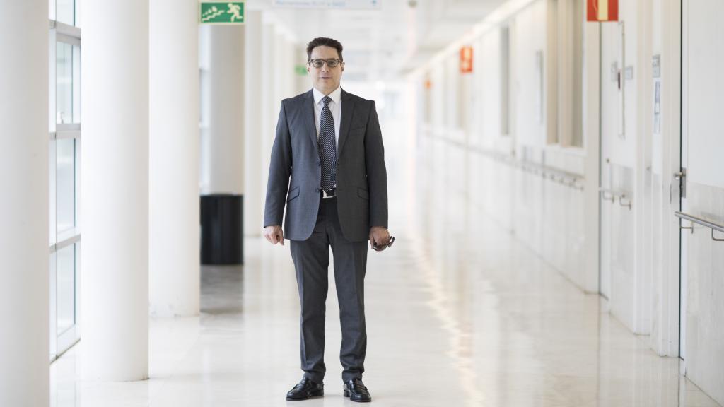 El oncólogo Miguel Martín, en el Hospital Gregorio Marañón.