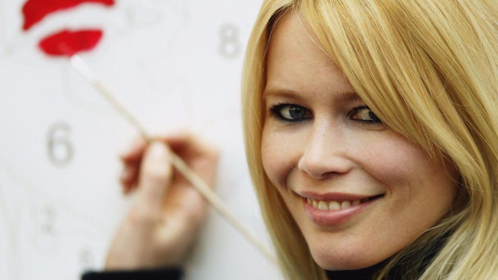 La modelo Claudia Schiffer en un evento organizado por la Tate en Londres en 2004. | Foto: Getty Images.