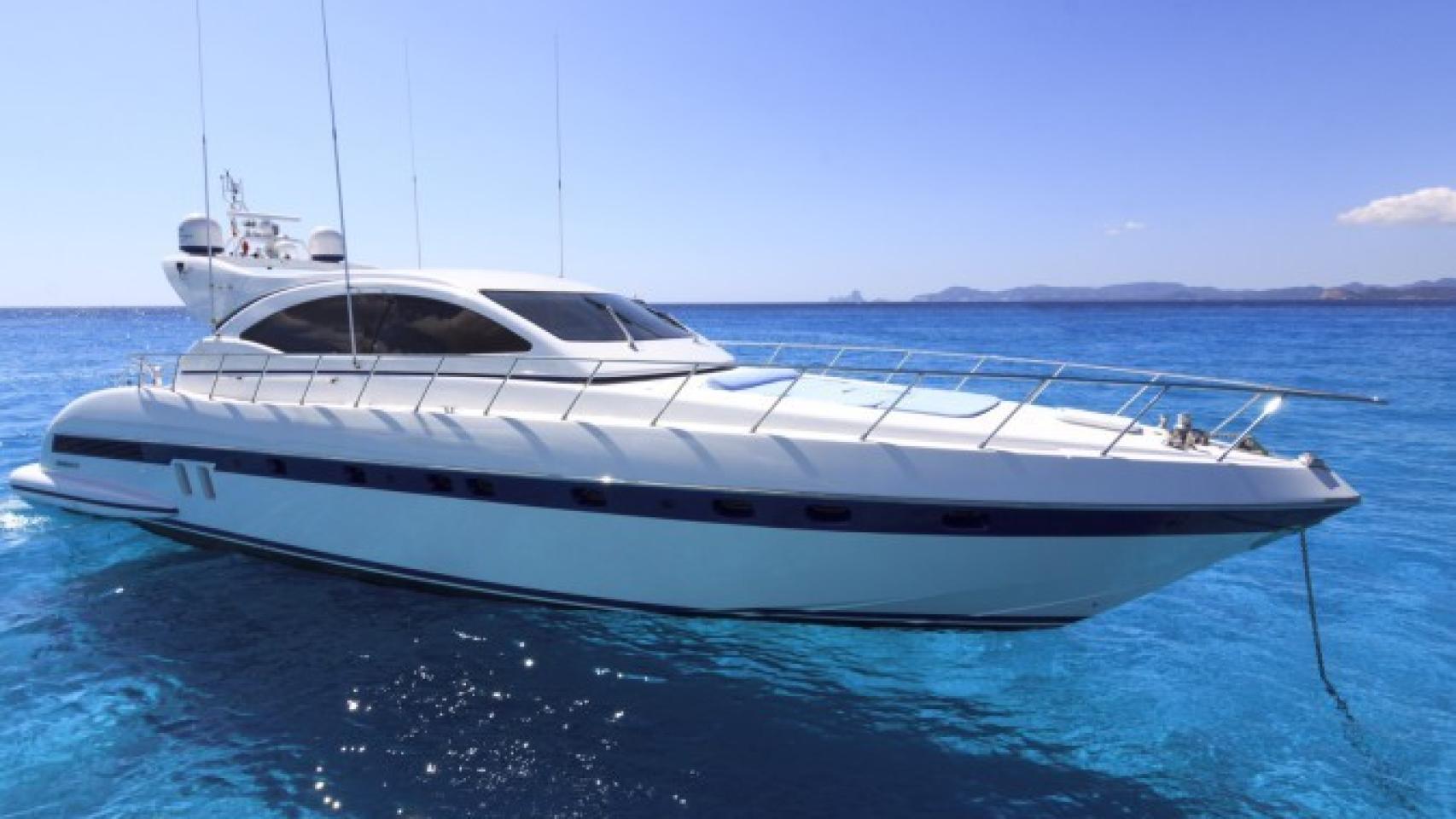 Así es el yate que disfrutan Eugenia Martínez de Irujo y su novio, Narcís Rebollo