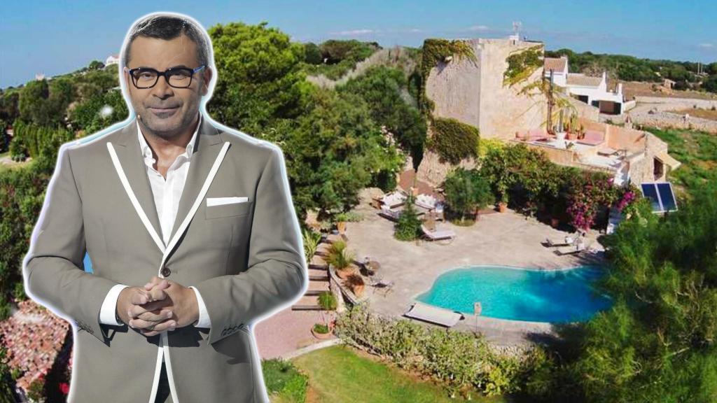 Jorge Javier Vázquez está de vacaciones en la isla pitiusa con su novio y sus perros.